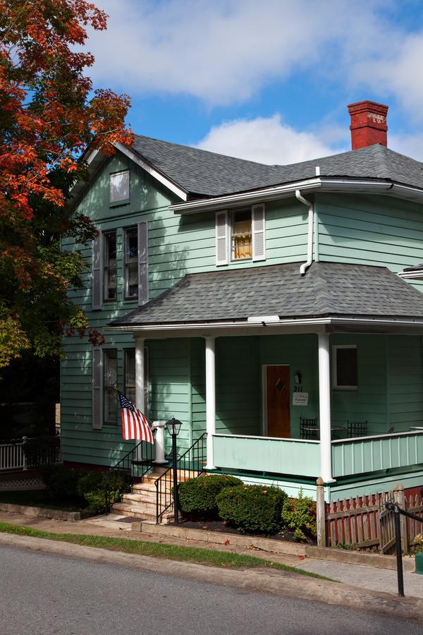 The Guest House Inn On Courthouse Square Hinton Екстериор снимка